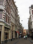 Calle Zeedijk en el casco antiguo de Ámsterdam